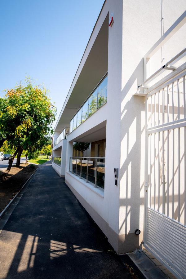 Elixir Panzio Acomodação com café da manhã Nyírbátor Exterior foto